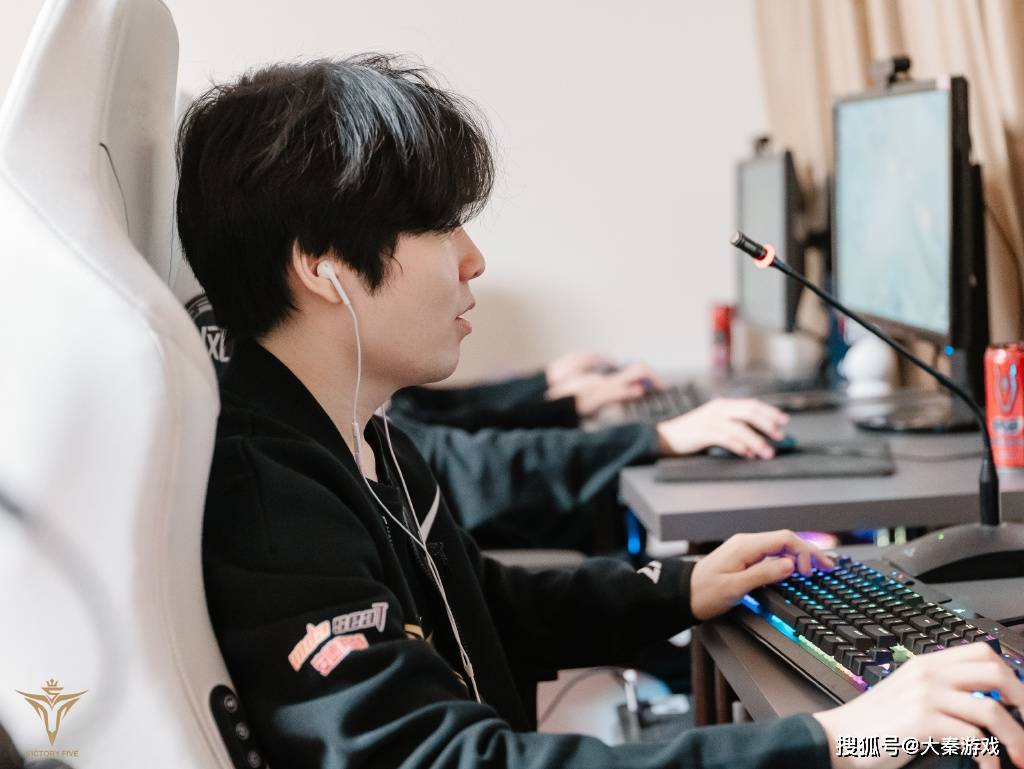  Rookie意外战胜C9，表现优异引爆全场！观众掌声雷动九游娱乐APP下载