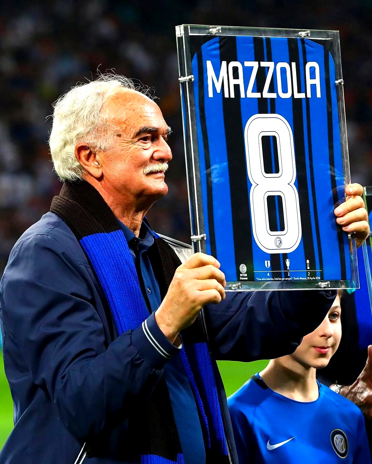 阿扎伦卡在德国队比赛中大比分获胜，重要助攻引发热议！赛场气氛高涨的简单介绍