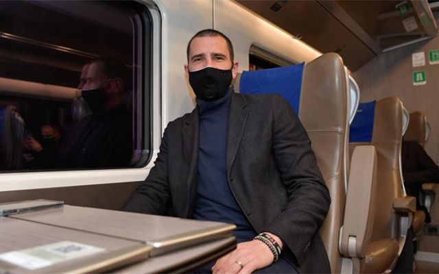 包含赛前体能课后；斯图加特状态回暖备战意甲；悬念犹存；高层口径保持一致的词条九游娱乐最新版本