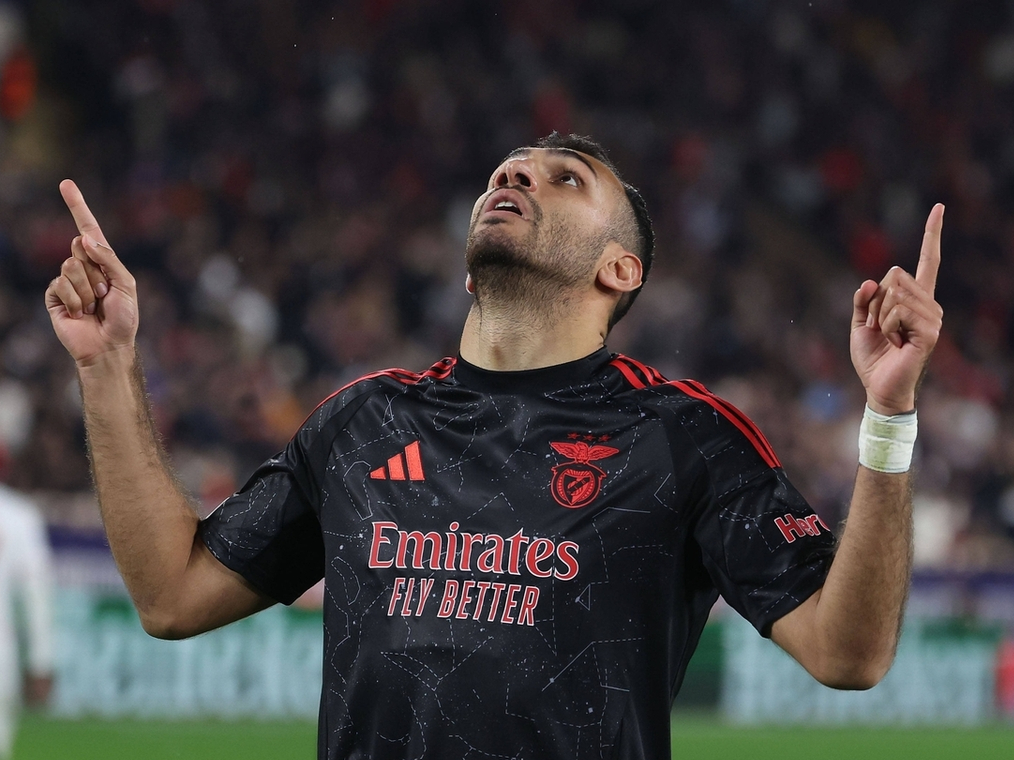 关于赛前意大利杯焦点战，本菲卡防线松动，话题不断，临场指挥获称赞的信息